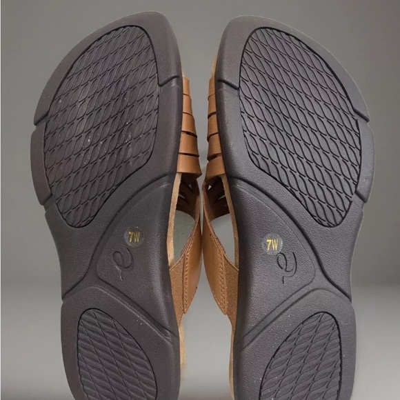 Easy Spirit Women's Tan Slip On Sandals NWOT Size 7W - Picture 5 of 5